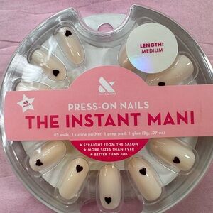 Black Heart 🖤 The Instant Mani Press-On Nails 💅 Olive & June